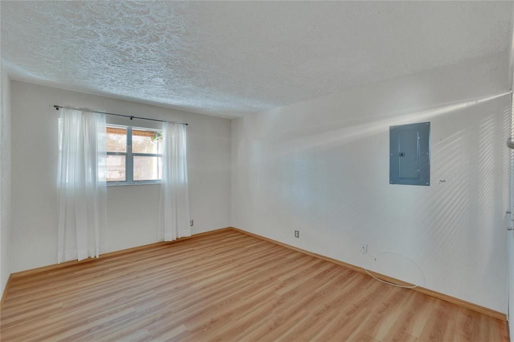 For Sale: $95,000 (2 beds, 2 baths, 960 Square Feet)