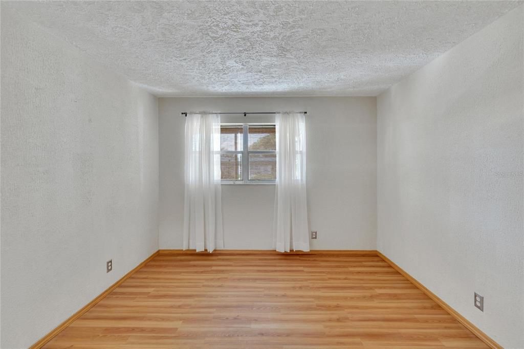 For Sale: $95,000 (2 beds, 2 baths, 960 Square Feet)