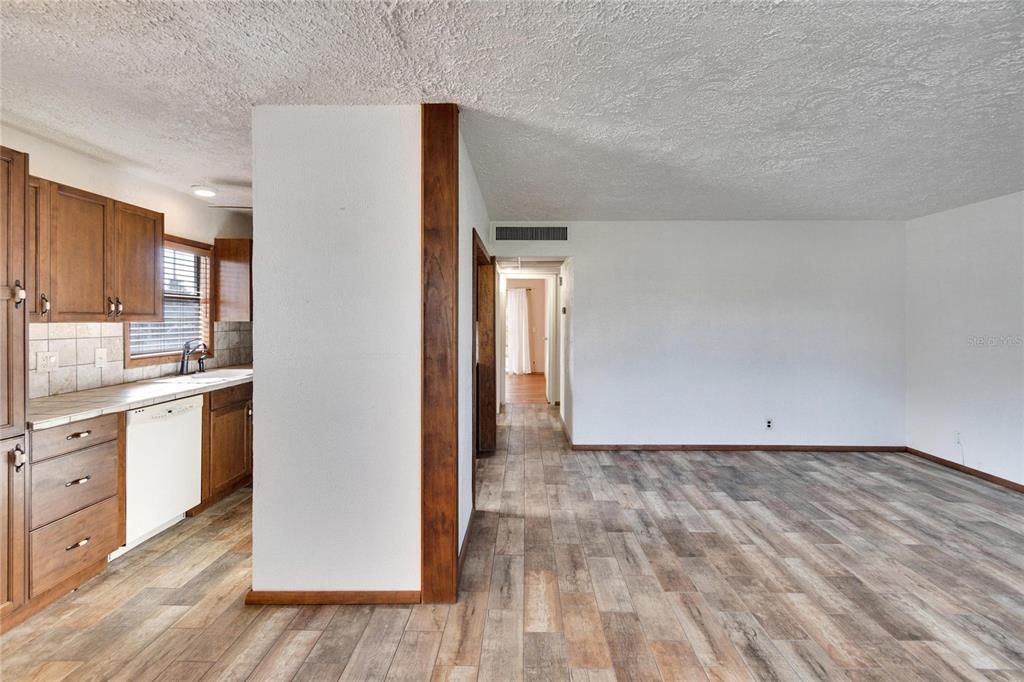 For Sale: $95,000 (2 beds, 2 baths, 960 Square Feet)