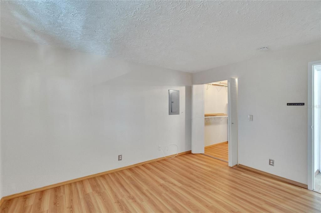 For Sale: $95,000 (2 beds, 2 baths, 960 Square Feet)