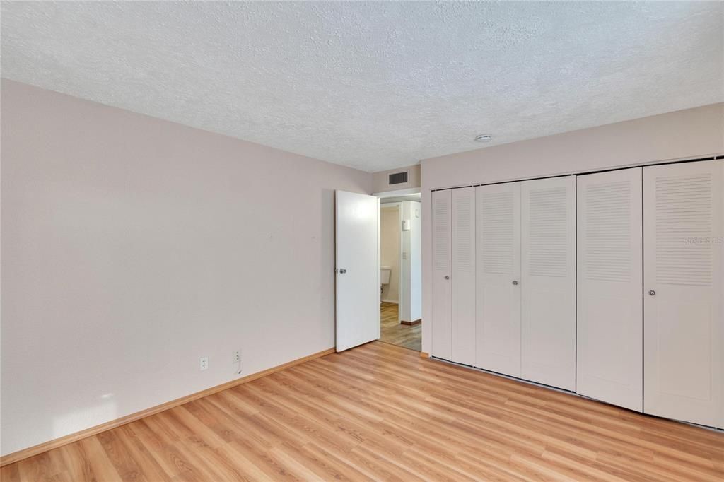 For Sale: $95,000 (2 beds, 2 baths, 960 Square Feet)