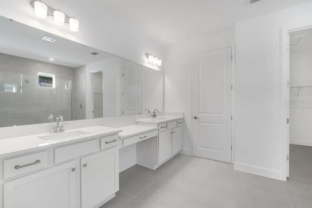 En Venta: $812,285 (4 camas, 4 baños, 2837 Pies cuadrados)