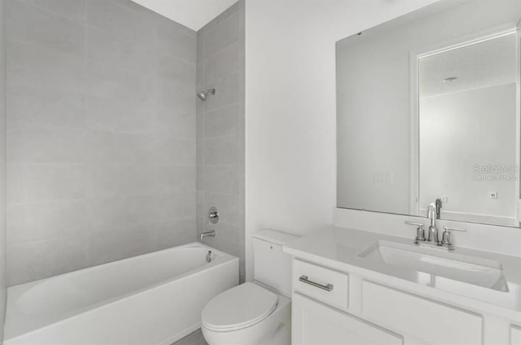 En Venta: $812,285 (4 camas, 4 baños, 2837 Pies cuadrados)