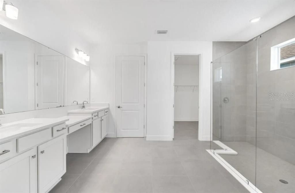 En Venta: $812,285 (4 camas, 4 baños, 2837 Pies cuadrados)
