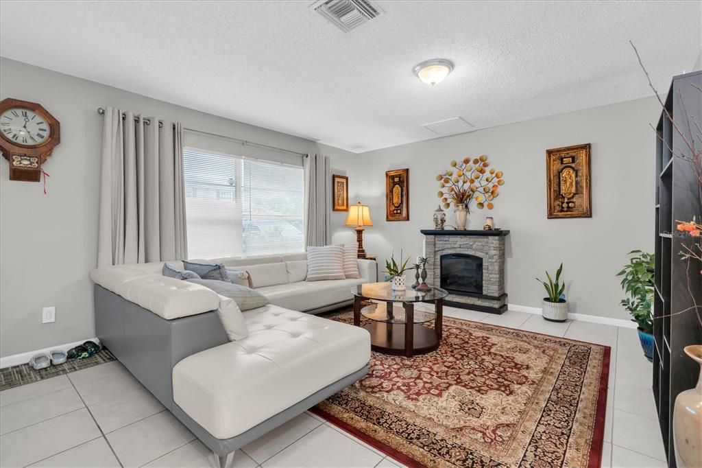 Activo con contrato: $325,000 (2 camas, 2 baños, 1064 Pies cuadrados)