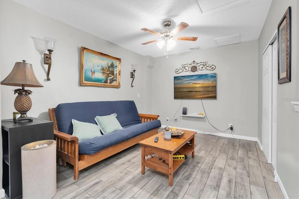 Activo con contrato: $325,000 (2 camas, 2 baños, 1064 Pies cuadrados)