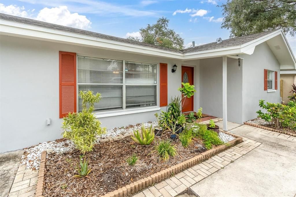 Activo con contrato: $325,000 (2 camas, 2 baños, 1064 Pies cuadrados)