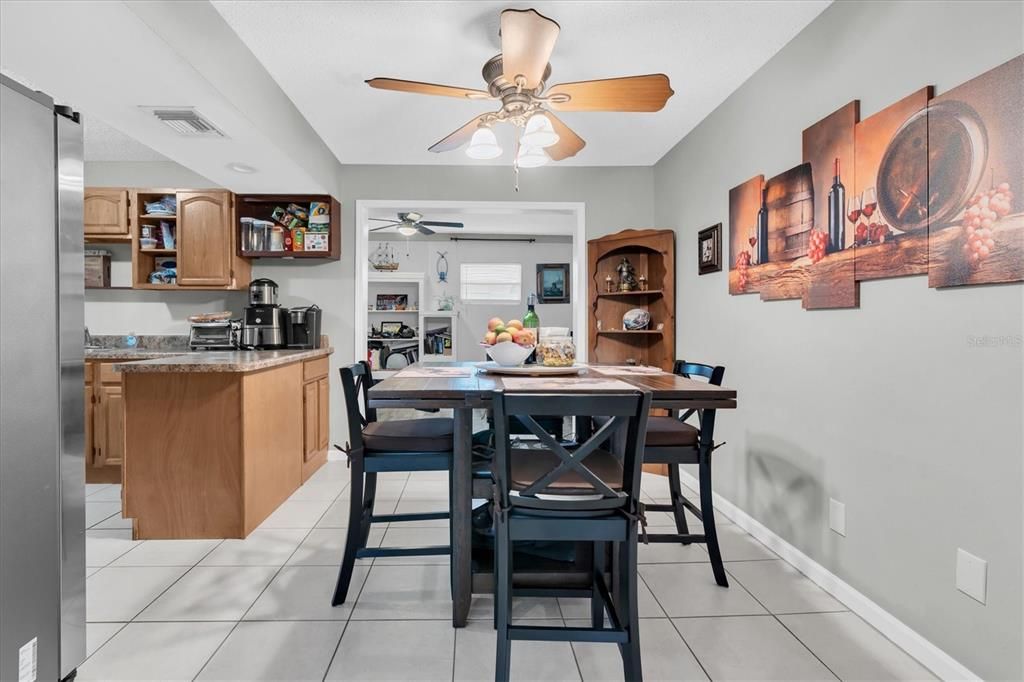 Activo con contrato: $325,000 (2 camas, 2 baños, 1064 Pies cuadrados)