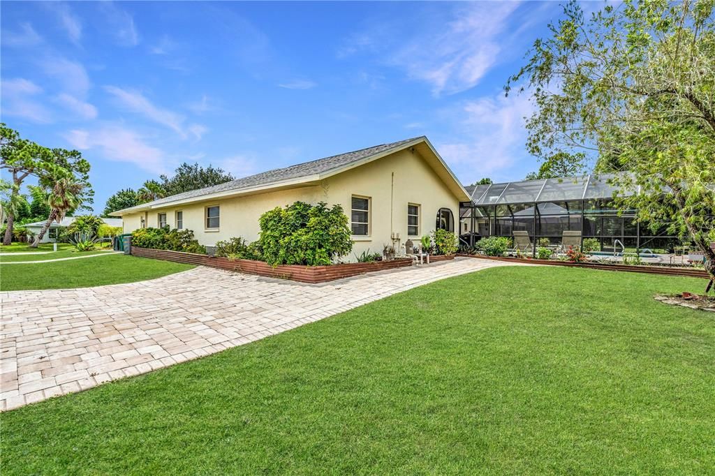 For Sale: $625,000 (3 beds, 2 baths, 1947 Square Feet)