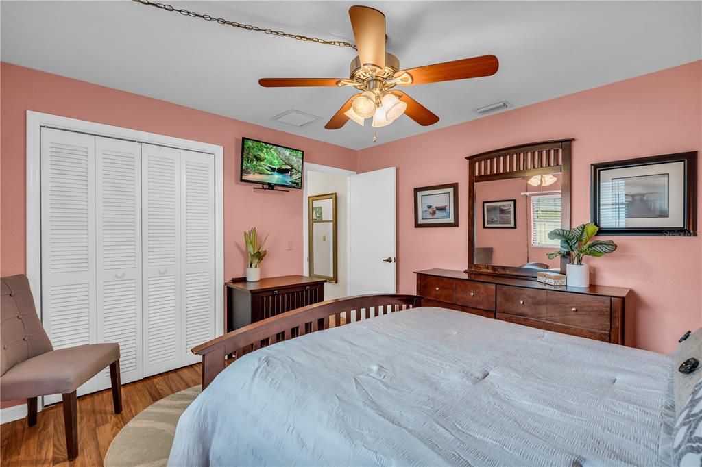 For Sale: $625,000 (3 beds, 2 baths, 1947 Square Feet)