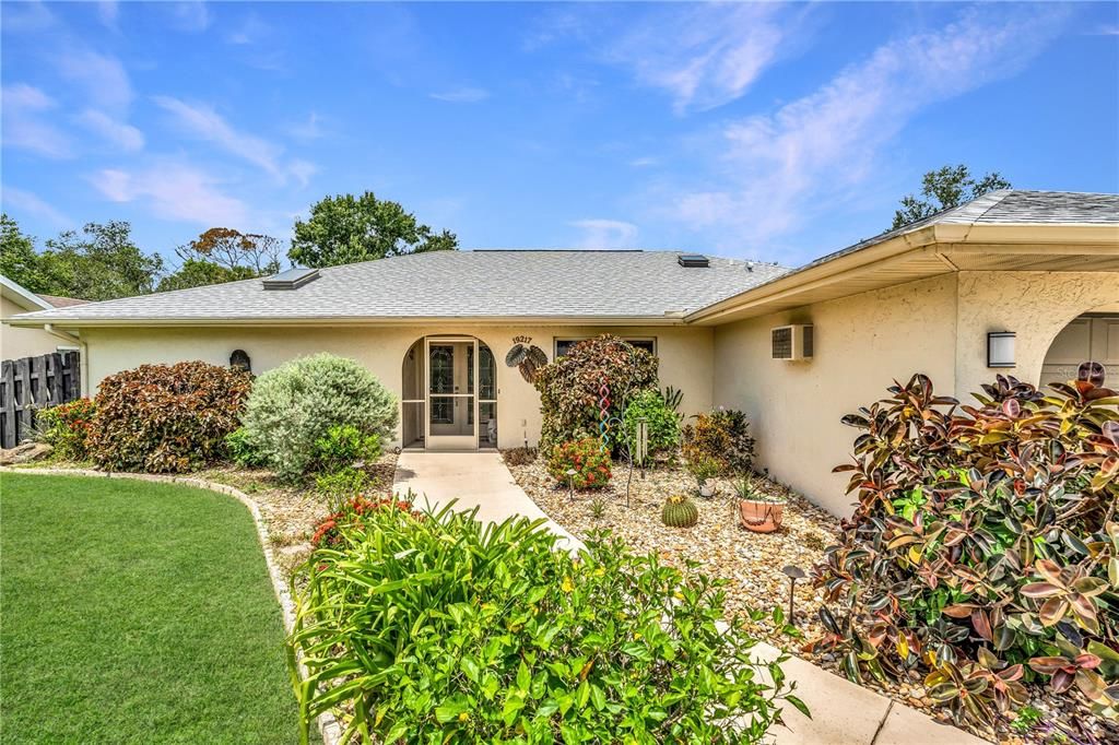 For Sale: $625,000 (3 beds, 2 baths, 1947 Square Feet)