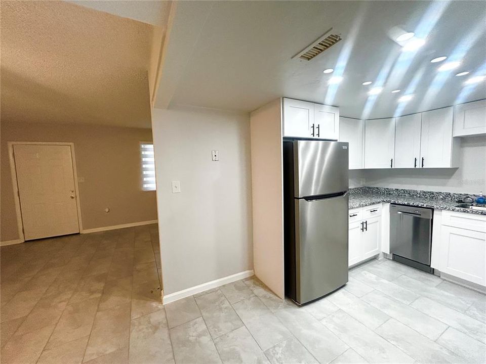 For Sale: $125,000 (2 beds, 2 baths, 917 Square Feet)