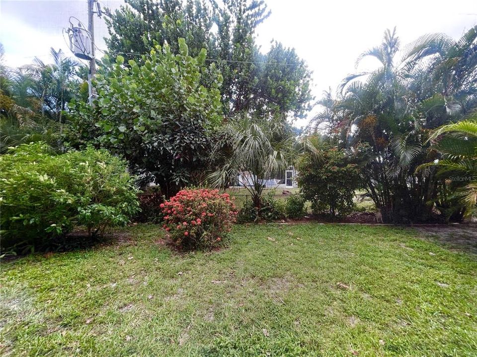 For Sale: $125,000 (2 beds, 2 baths, 917 Square Feet)