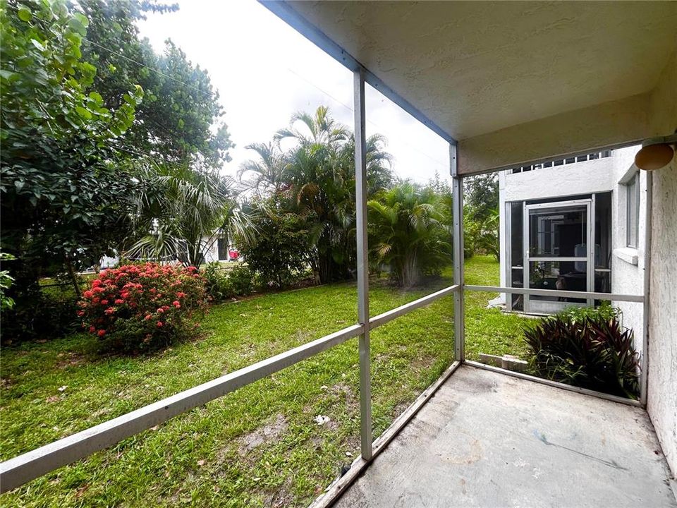 For Sale: $125,000 (2 beds, 2 baths, 917 Square Feet)
