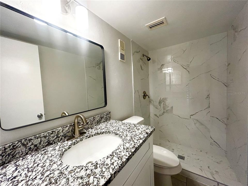 For Sale: $125,000 (2 beds, 2 baths, 917 Square Feet)