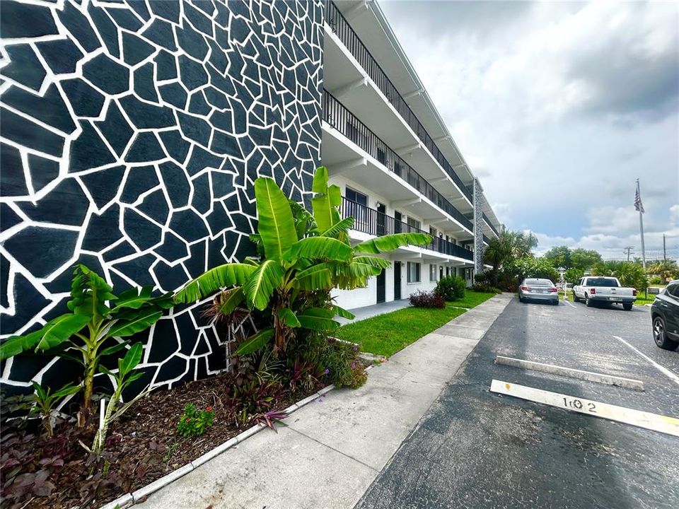 For Sale: $125,000 (2 beds, 2 baths, 917 Square Feet)