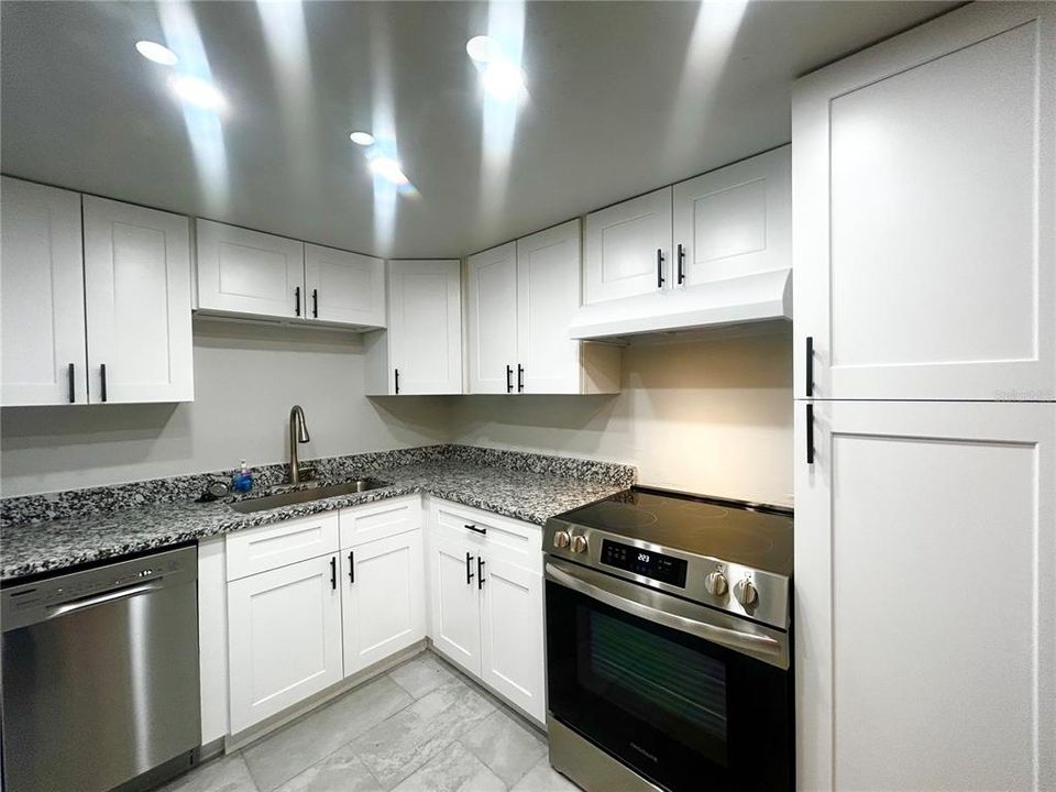 For Sale: $125,000 (2 beds, 2 baths, 917 Square Feet)