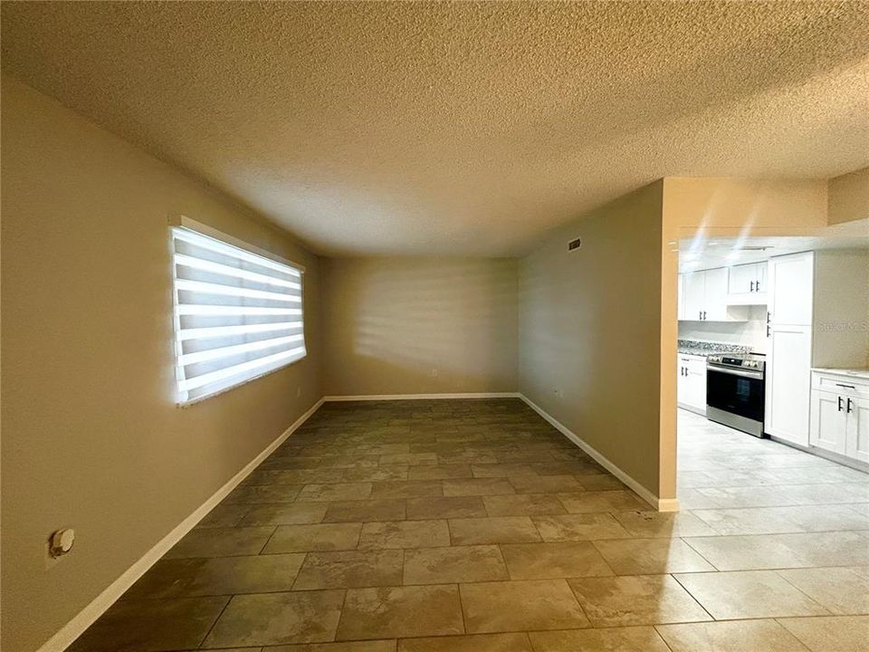 For Sale: $125,000 (2 beds, 2 baths, 917 Square Feet)