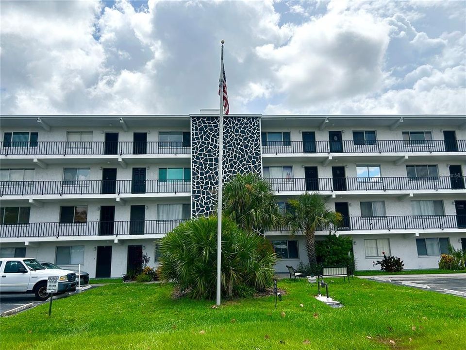 For Sale: $125,000 (2 beds, 2 baths, 917 Square Feet)