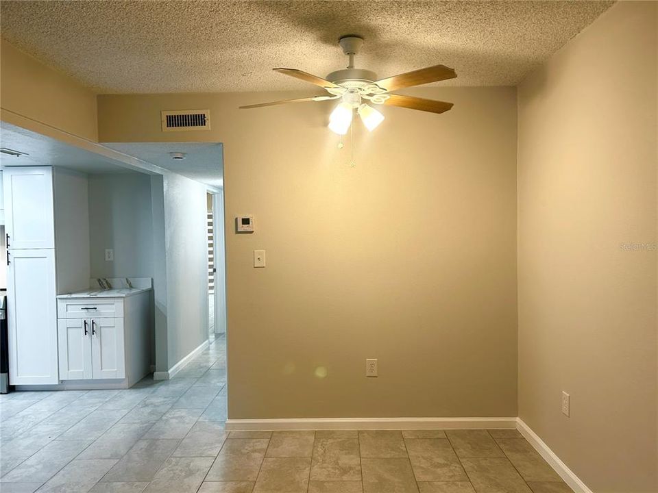 For Sale: $125,000 (2 beds, 2 baths, 917 Square Feet)