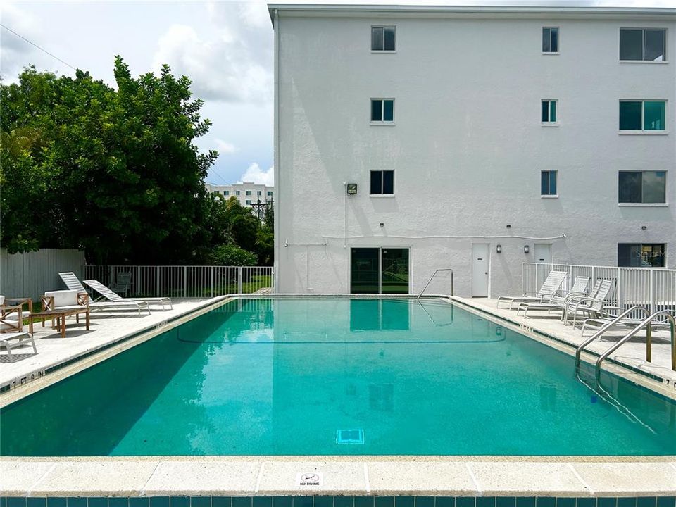 For Sale: $125,000 (2 beds, 2 baths, 917 Square Feet)
