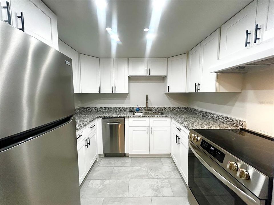 For Sale: $125,000 (2 beds, 2 baths, 917 Square Feet)