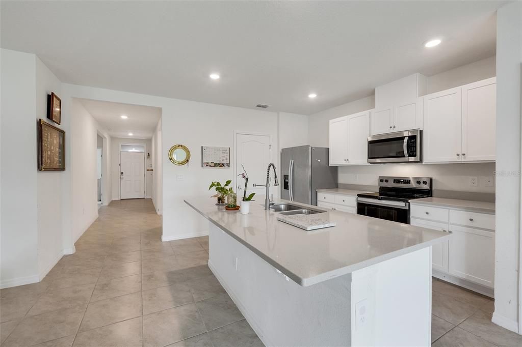 For Rent: $2,000 (3 beds, 2 baths, 1669 Square Feet)