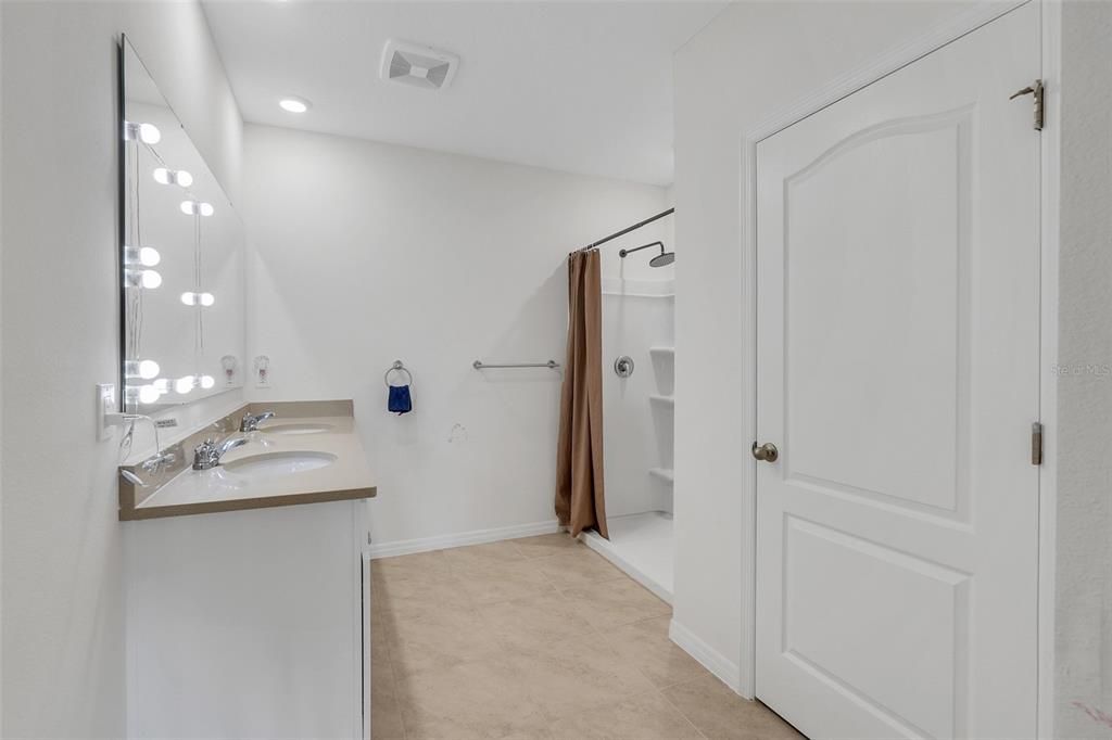 For Rent: $2,000 (3 beds, 2 baths, 1669 Square Feet)