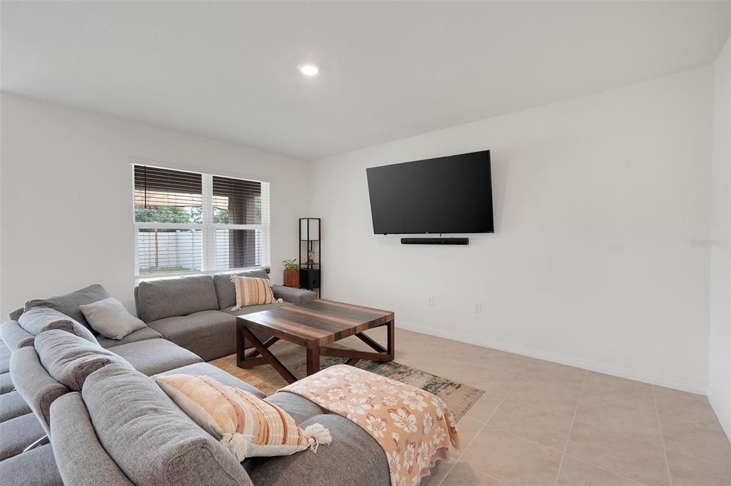 For Rent: $2,000 (3 beds, 2 baths, 1669 Square Feet)