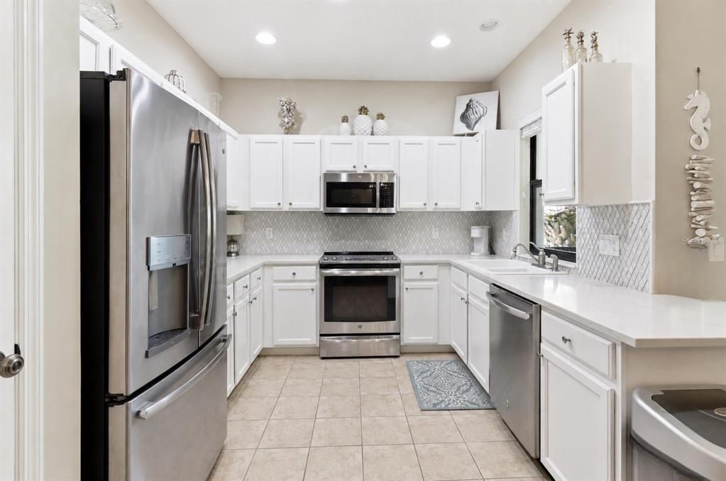 For Sale: $299,200 (3 beds, 2 baths, 1277 Square Feet)