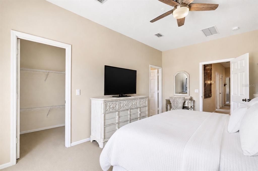 For Sale: $299,200 (3 beds, 2 baths, 1277 Square Feet)