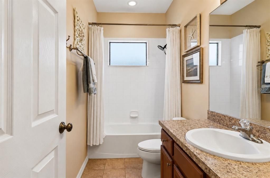 For Sale: $299,200 (3 beds, 2 baths, 1277 Square Feet)