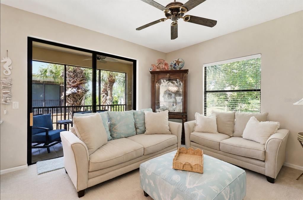 For Sale: $299,200 (3 beds, 2 baths, 1277 Square Feet)