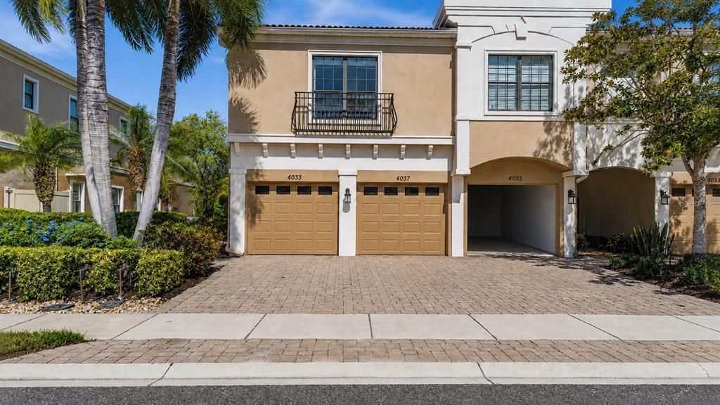 For Sale: $299,200 (3 beds, 2 baths, 1277 Square Feet)