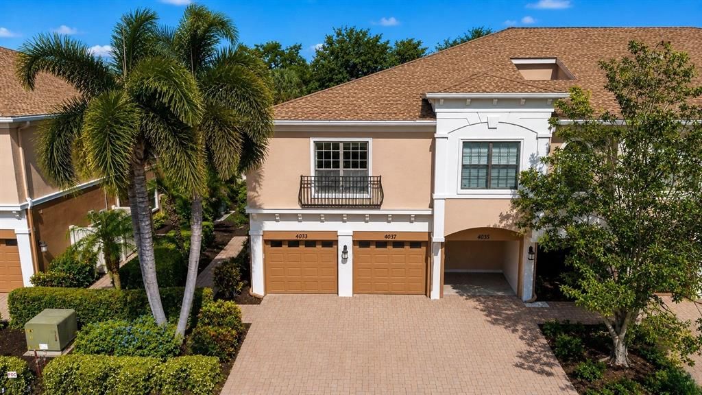 For Sale: $299,200 (3 beds, 2 baths, 1277 Square Feet)