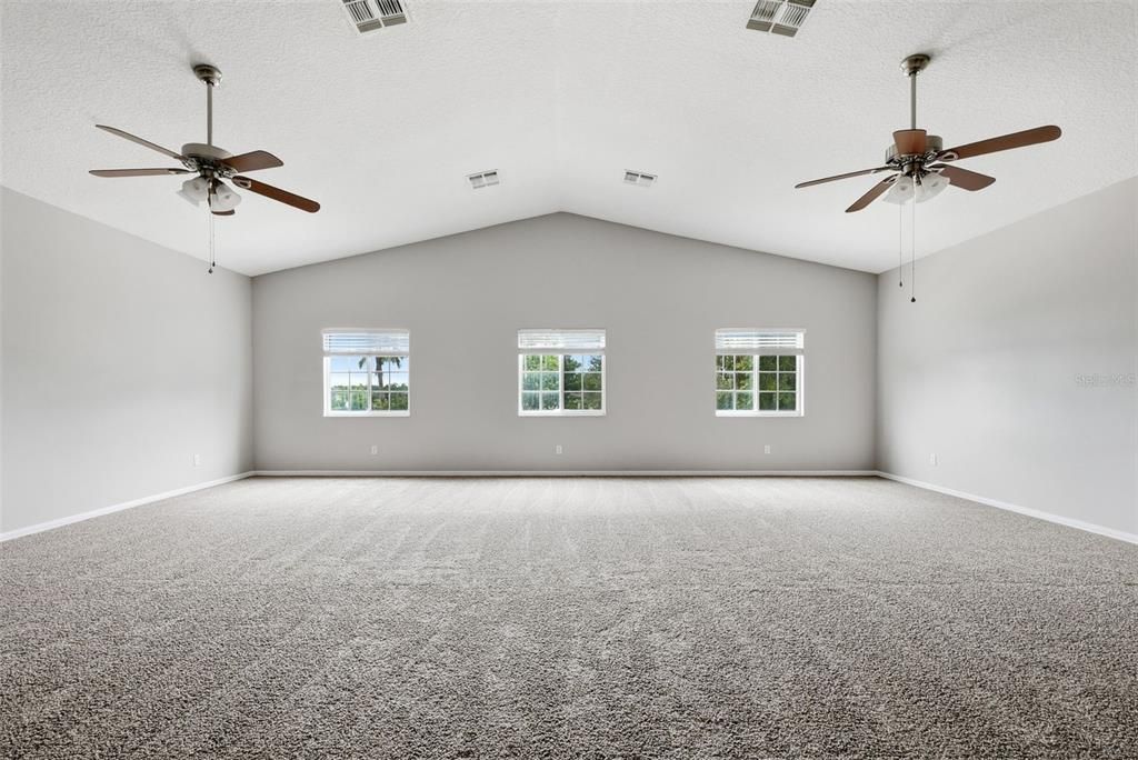 For Sale: $649,900 (5 beds, 3 baths, 4066 Square Feet)