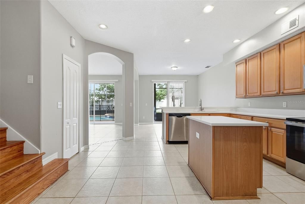 For Sale: $649,900 (5 beds, 3 baths, 4066 Square Feet)