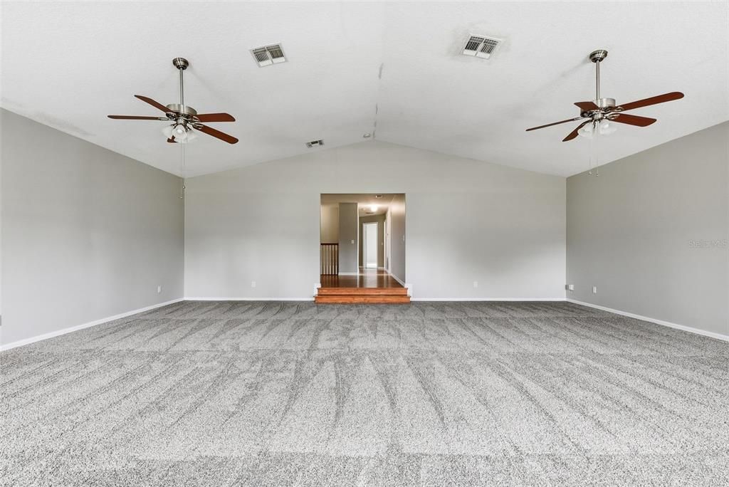 For Sale: $649,900 (5 beds, 3 baths, 4066 Square Feet)