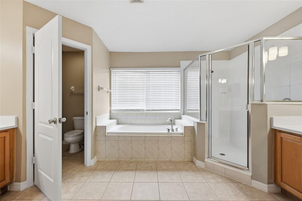 For Sale: $649,900 (5 beds, 3 baths, 4066 Square Feet)