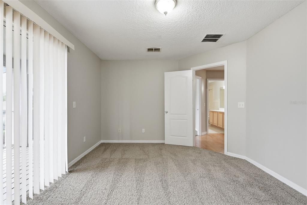For Sale: $649,900 (5 beds, 3 baths, 4066 Square Feet)