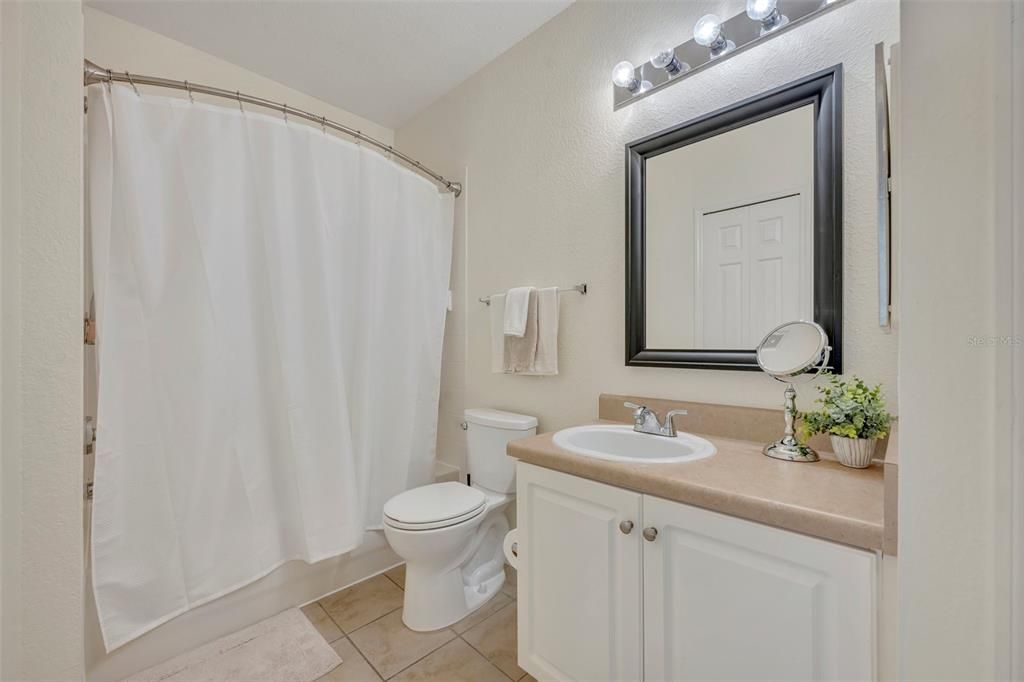 For Sale: $210,000 (2 beds, 2 baths, 1107 Square Feet)