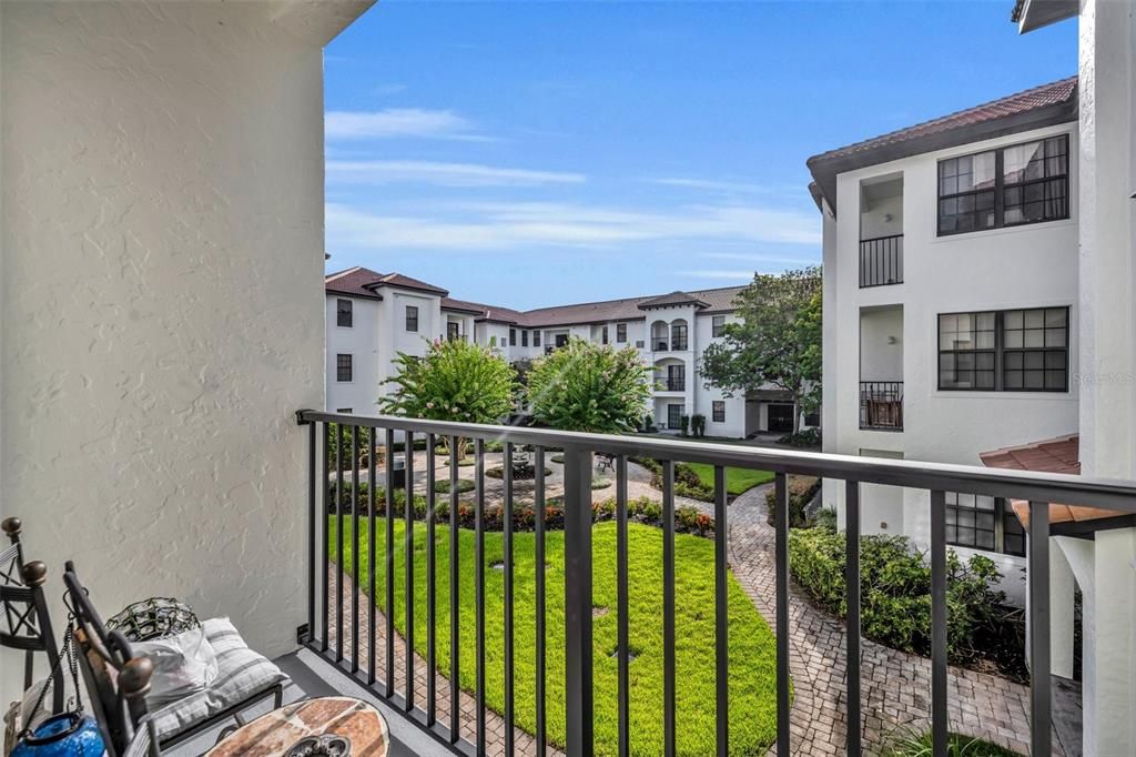 For Sale: $210,000 (2 beds, 2 baths, 1107 Square Feet)