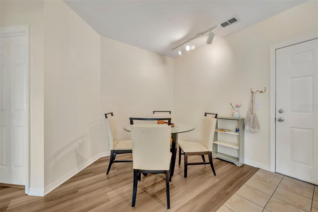 For Sale: $210,000 (2 beds, 2 baths, 1107 Square Feet)