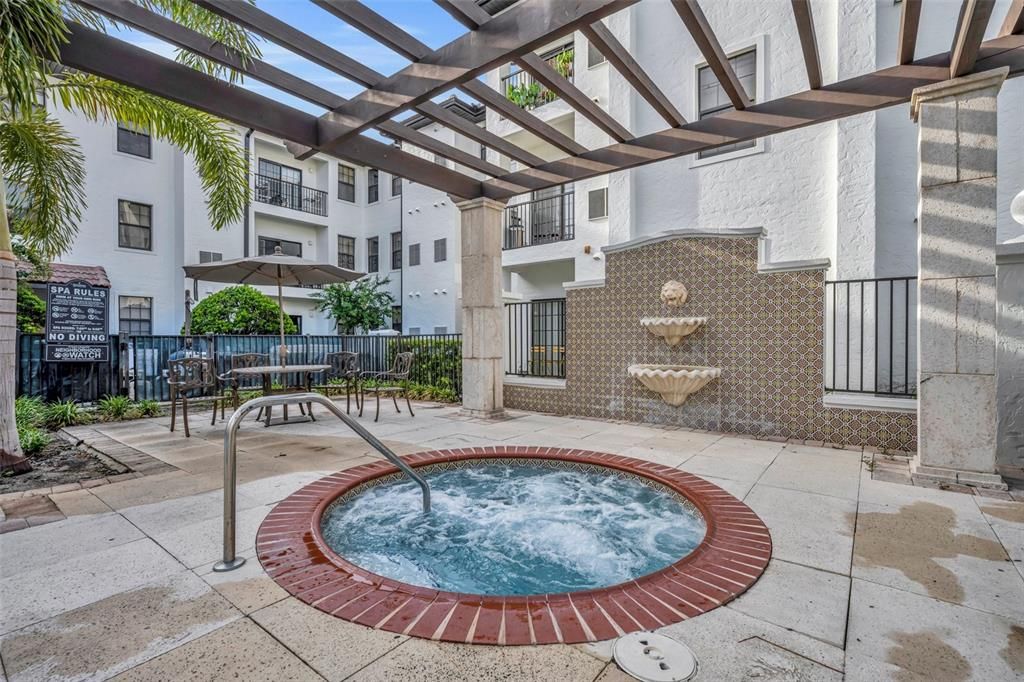 For Sale: $210,000 (2 beds, 2 baths, 1107 Square Feet)
