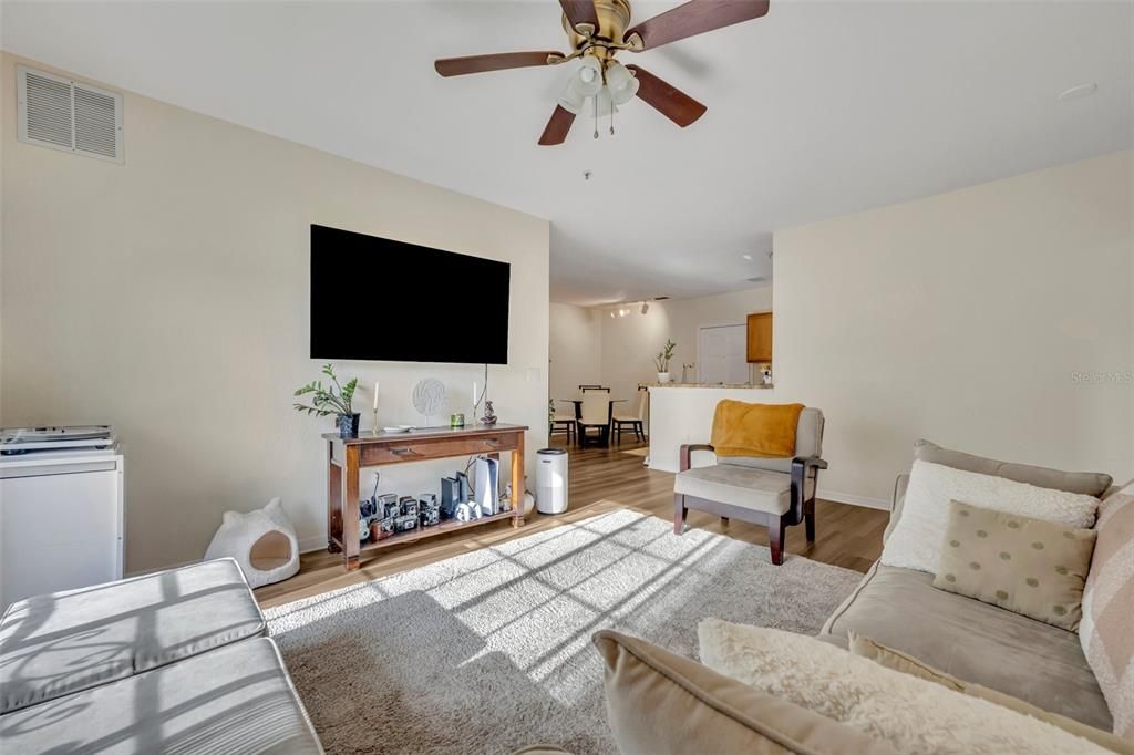 For Sale: $210,000 (2 beds, 2 baths, 1107 Square Feet)