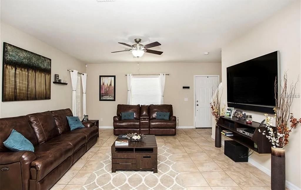 For Rent: $1,799 (2 beds, 2 baths, 1305 Square Feet)