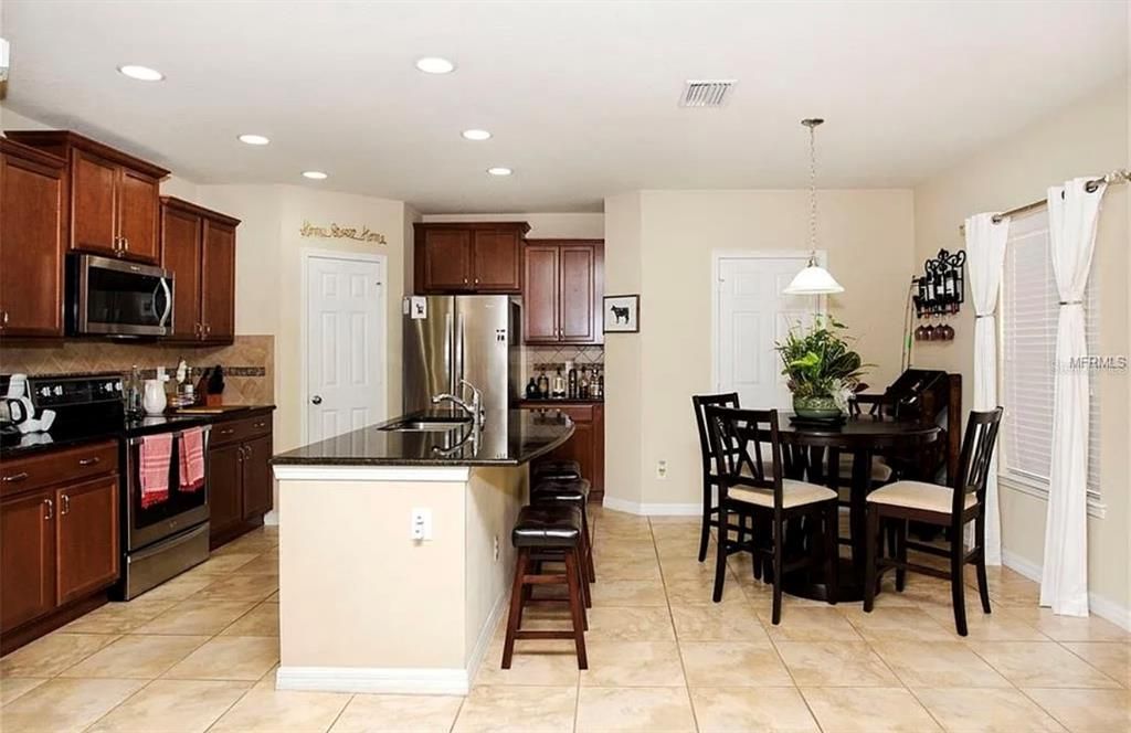 For Rent: $1,799 (2 beds, 2 baths, 1305 Square Feet)