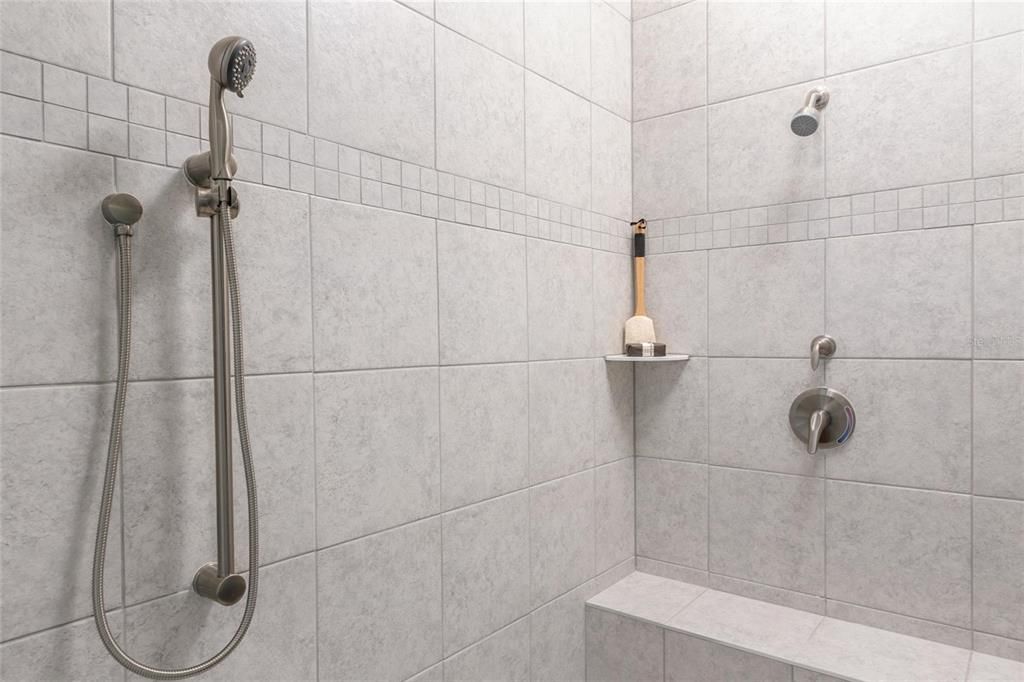 For Sale: $579,000 (4 beds, 3 baths, 2512 Square Feet)
