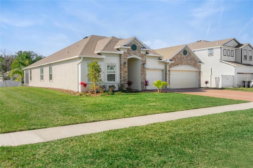 For Sale: $579,000 (4 beds, 3 baths, 2512 Square Feet)