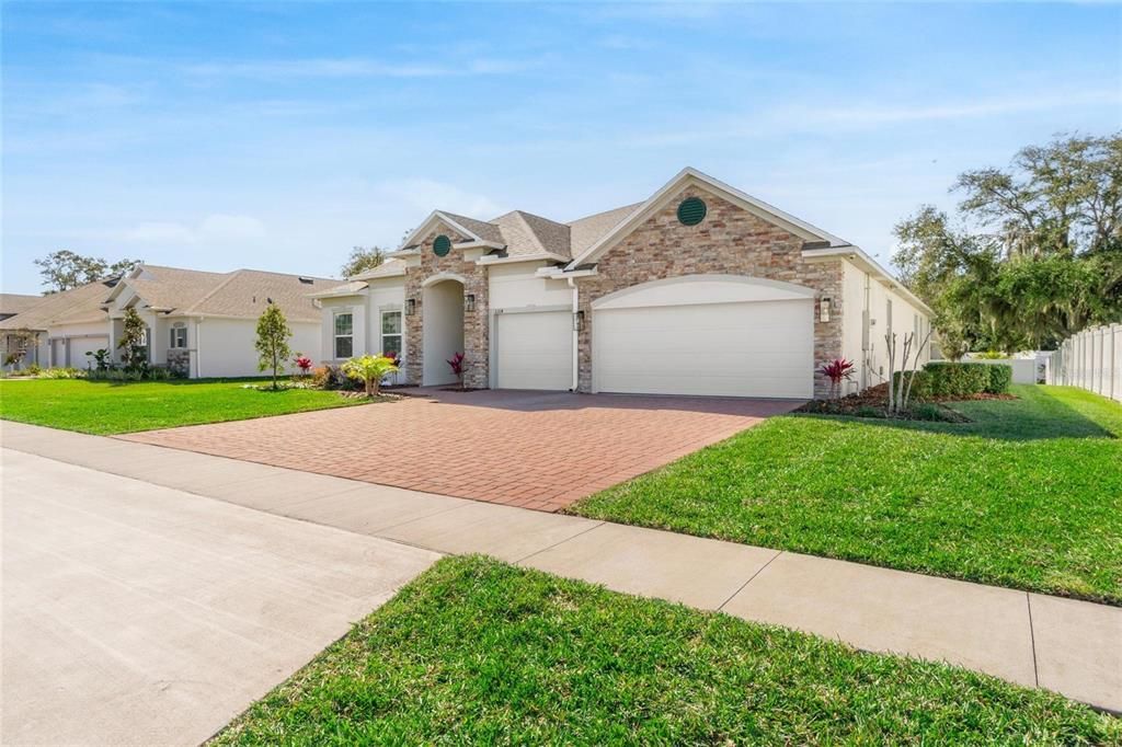 For Sale: $579,000 (4 beds, 3 baths, 2512 Square Feet)